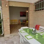 Adorable For 8 People Close To The Sea Апартаменти