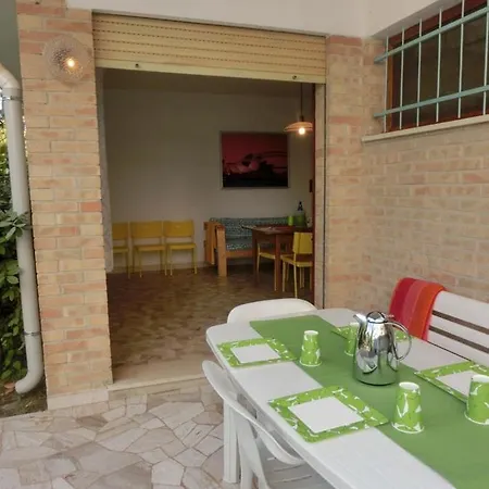 Charming Seaside Villa With Garden Apartment