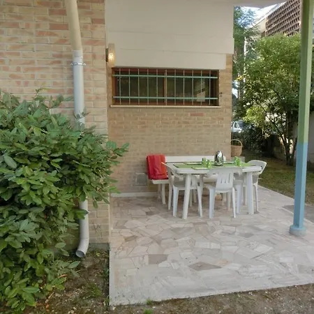 Charming Seaside Villa With Garden Bibione