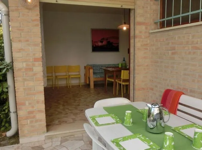 Adorable For 8 People Close To The Sea Appartamento