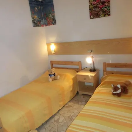 Adorable For 8 People Close To The Sea